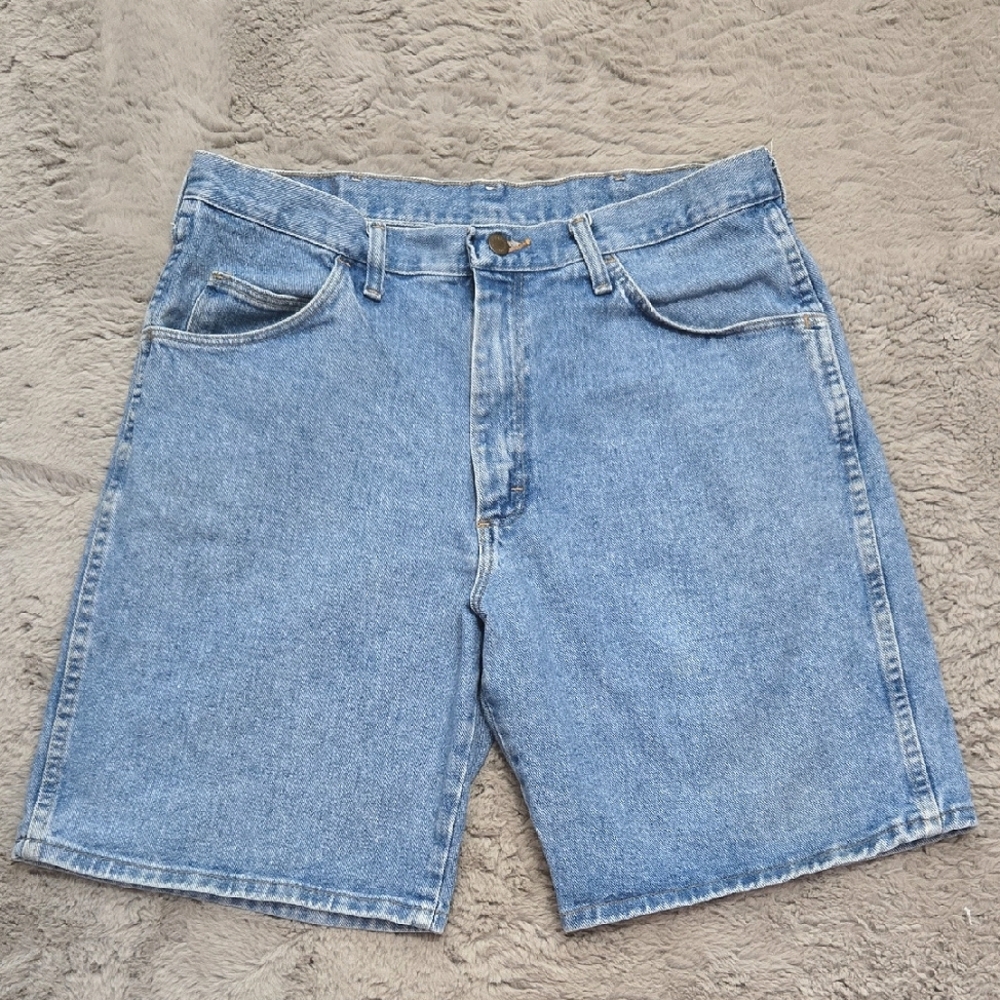 Wrangler 100% cotton Classic Blue Denim shorts size 34